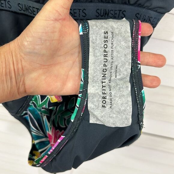 Sunsets Swimsuit Size Medium One Piece Veronica Twilight Blooms NWT - Picture 12 of 15